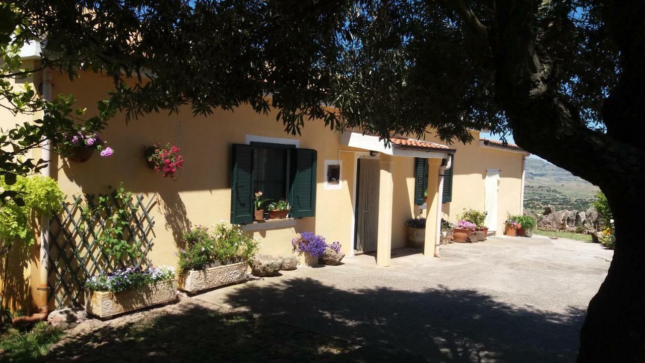 AGRITURISMO SA è PADEDDA Mores Esterno foto